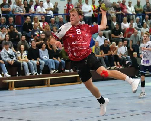 Die Mannschaftskasse füllt sich: Die Abwehr hält, der Trainer zahlt!